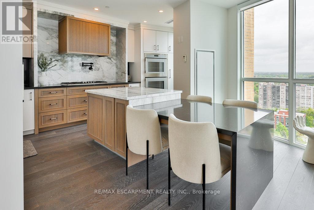 2101 - 2060 Lakeshore Road, Burlington (Brant), Ontario  L7R 0G2 - Photo 13 - W12400598