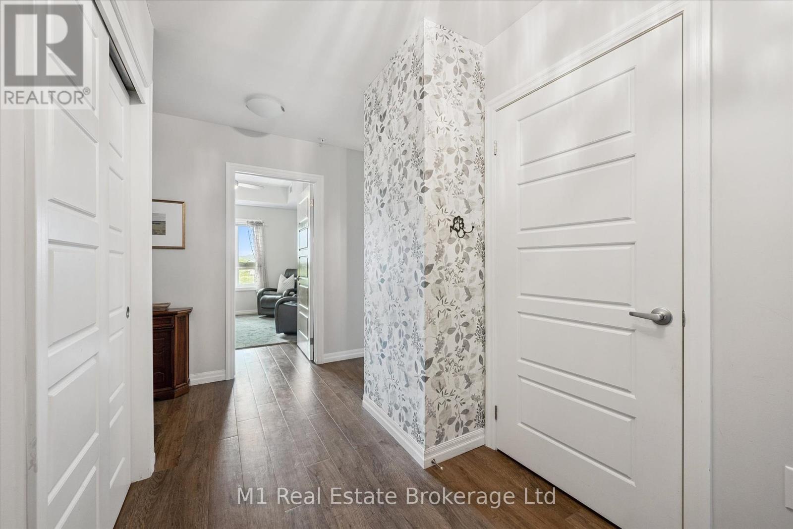 215 - 35 Kingsbury Square, Guelph, Ontario  N1L 1B3 - Photo 5 - X12389337