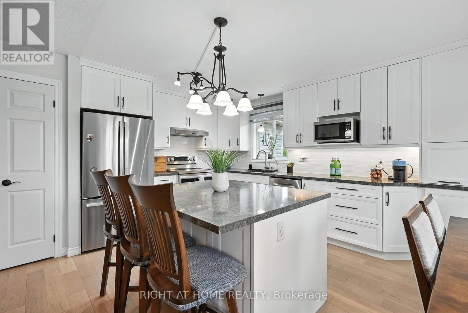 16 O'neill Circle, Springwater, Ontario  L0L 2K0 - Photo 22 - S12405781