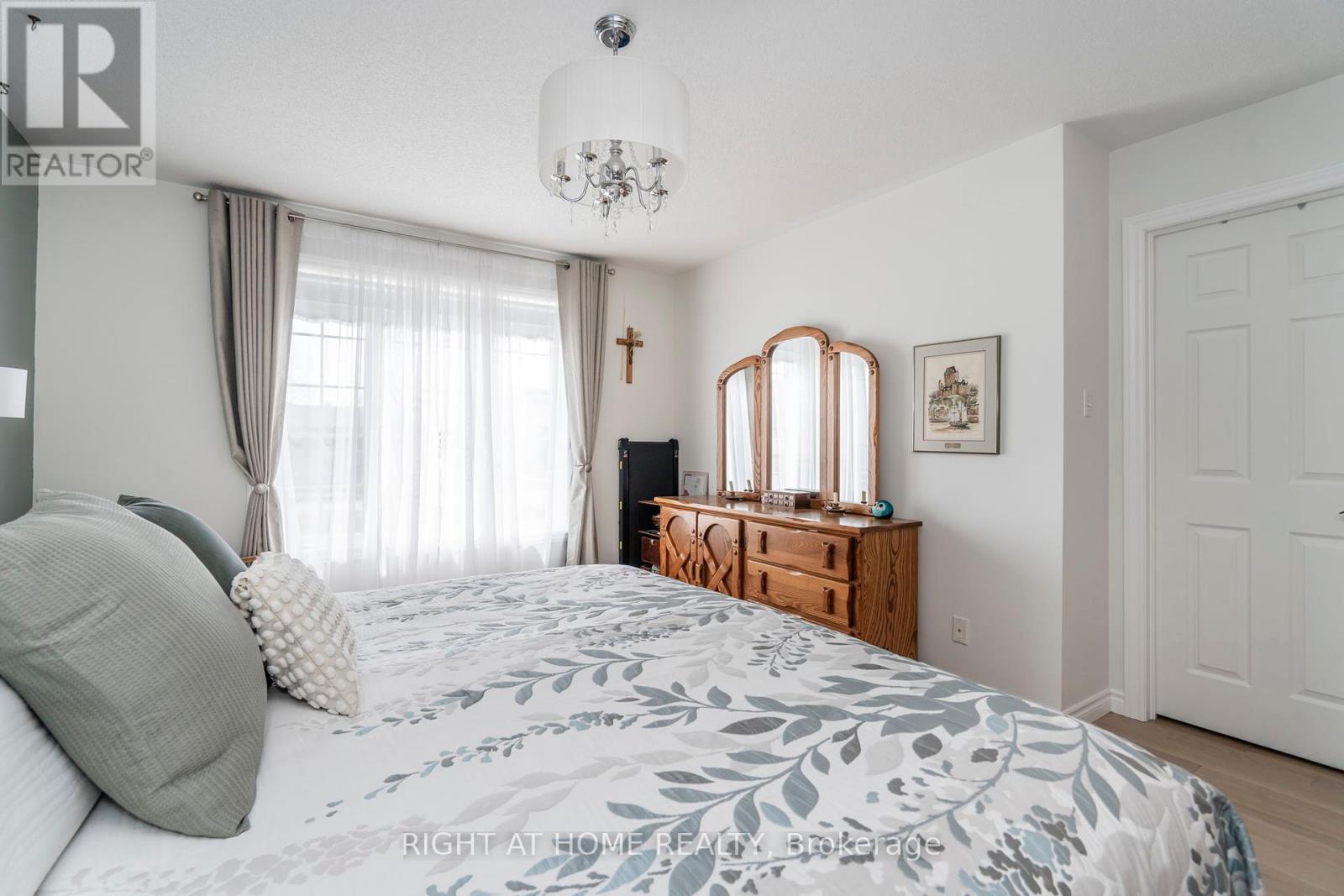 16 O'neill Circle, Springwater, Ontario  L0L 2K0 - Photo 32 - S12405781
