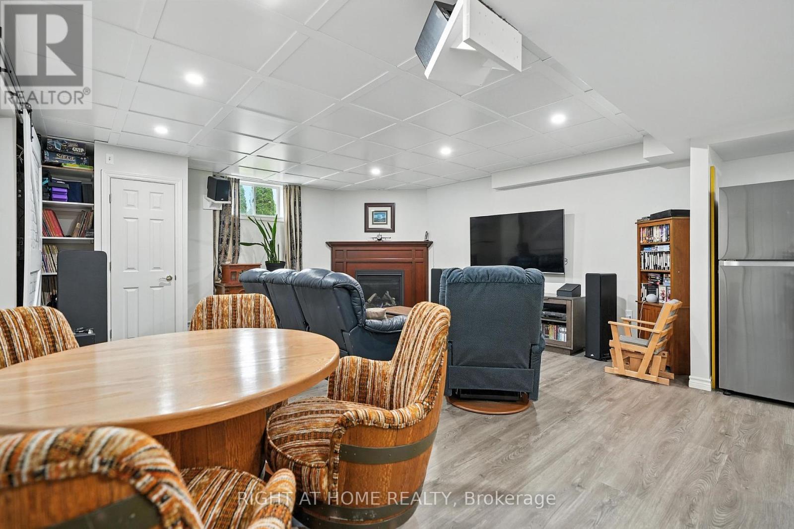 16 O'neill Circle, Springwater, Ontario  L0L 2K0 - Photo 43 - S12405781