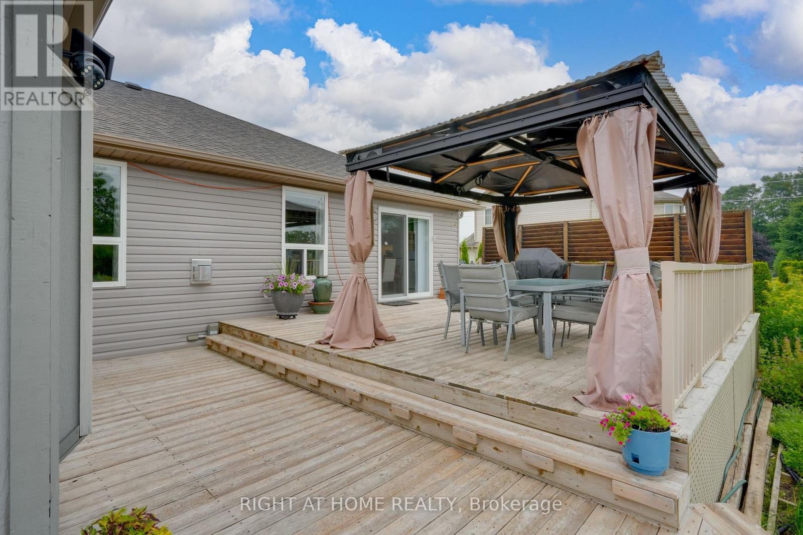 16 O'neill Circle, Springwater, Ontario  L0L 2K0 - Photo 9 - S12405781