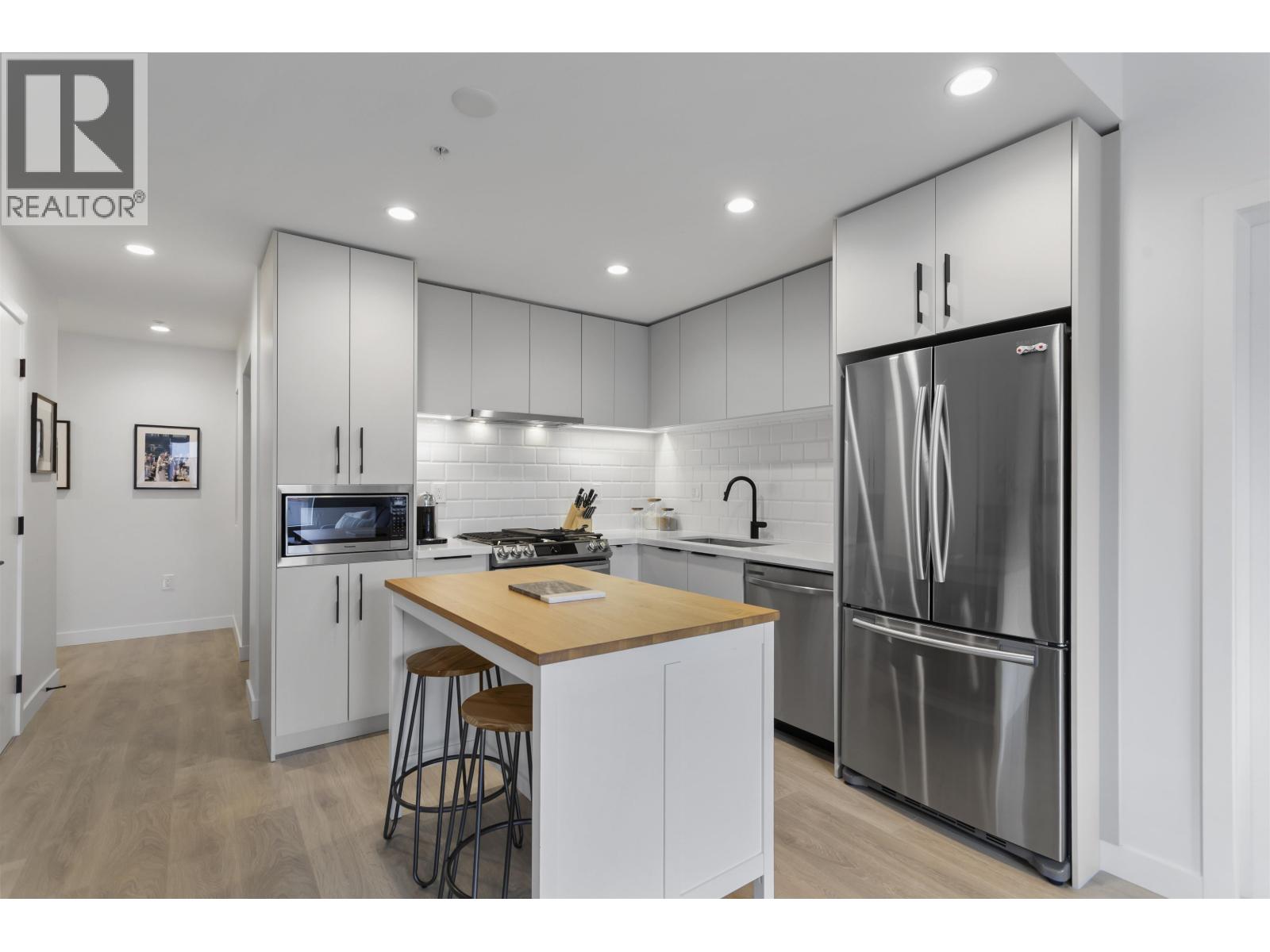 301 3018 ST GEORGE STREET, Port Moody, British Columbia