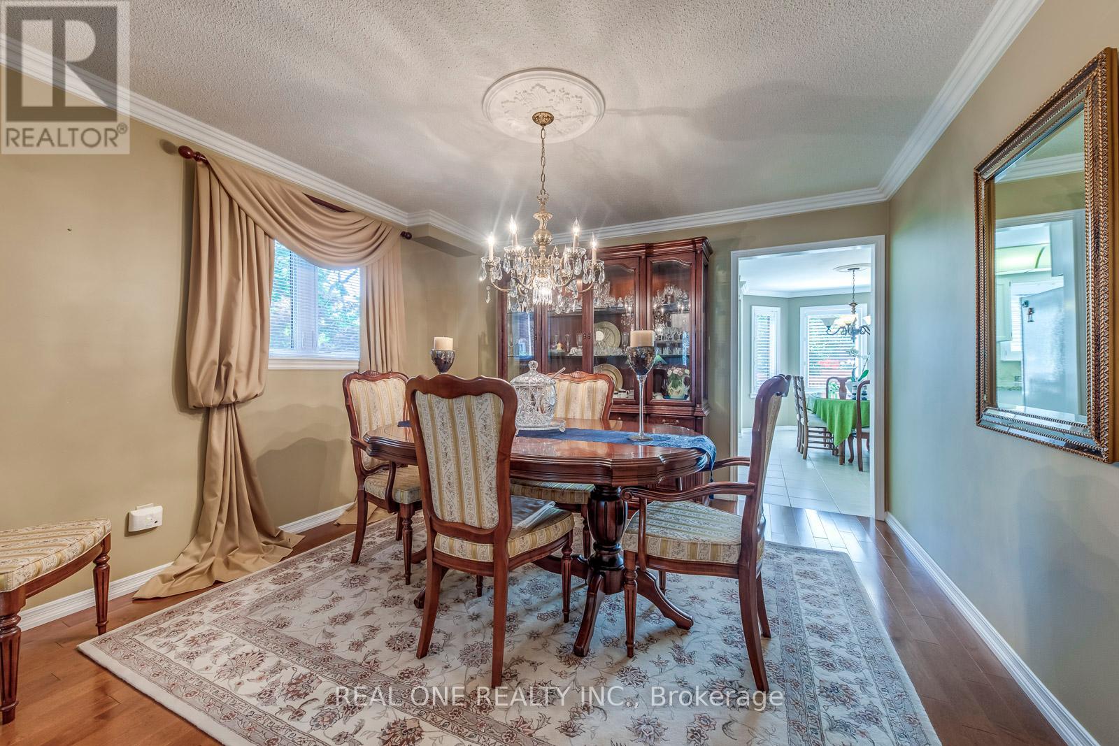 2082 Laurelwood Drive, Oakville (Wc Wedgewood Creek), Ontario  L6H 4S7 - Photo 11 - W12405827
