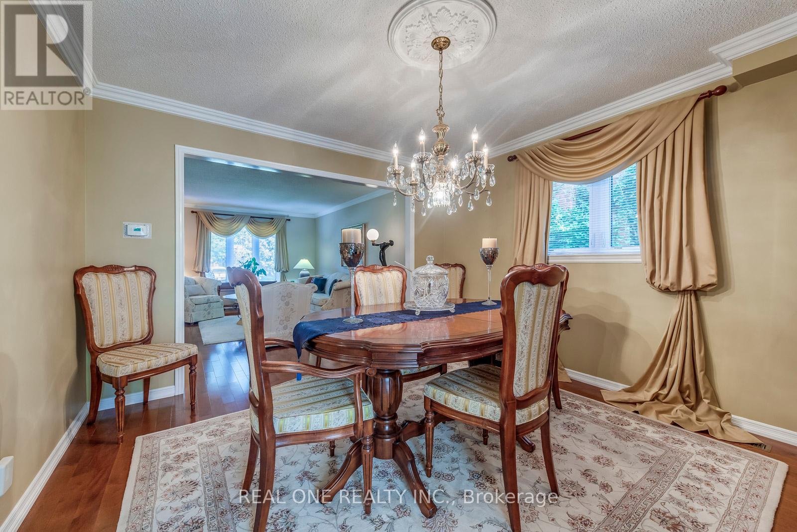 2082 Laurelwood Drive, Oakville (Wc Wedgewood Creek), Ontario  L6H 4S7 - Photo 12 - W12405827