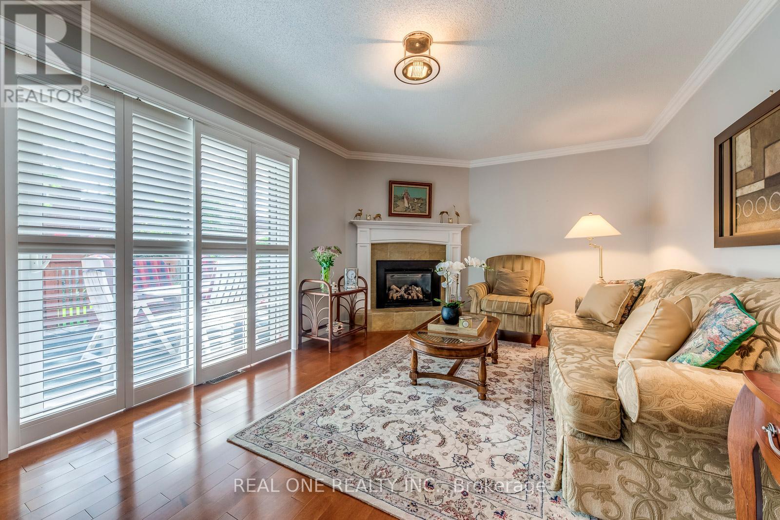 2082 Laurelwood Drive, Oakville (Wc Wedgewood Creek), Ontario  L6H 4S7 - Photo 13 - W12405827