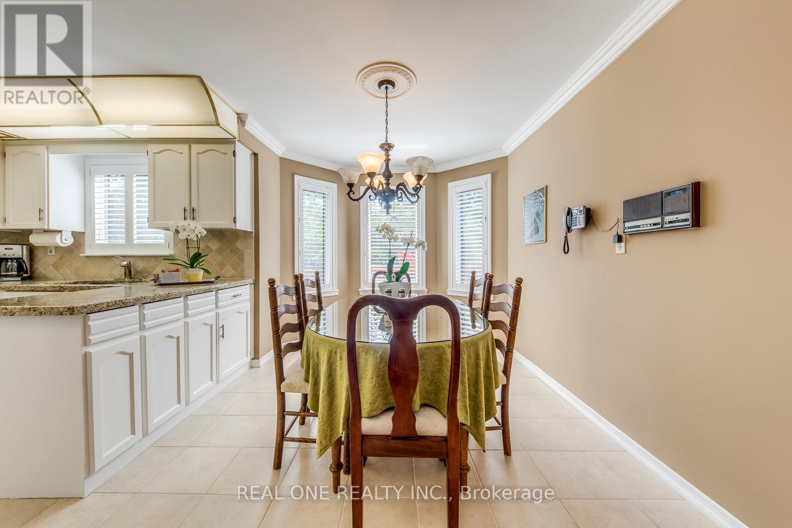 2082 Laurelwood Drive, Oakville (Wc Wedgewood Creek), Ontario  L6H 4S7 - Photo 16 - W12405827