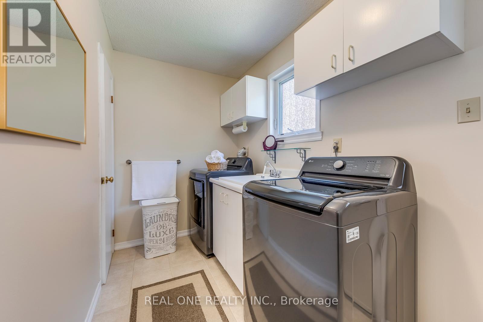 2082 Laurelwood Drive, Oakville (Wc Wedgewood Creek), Ontario  L6H 4S7 - Photo 26 - W12405827