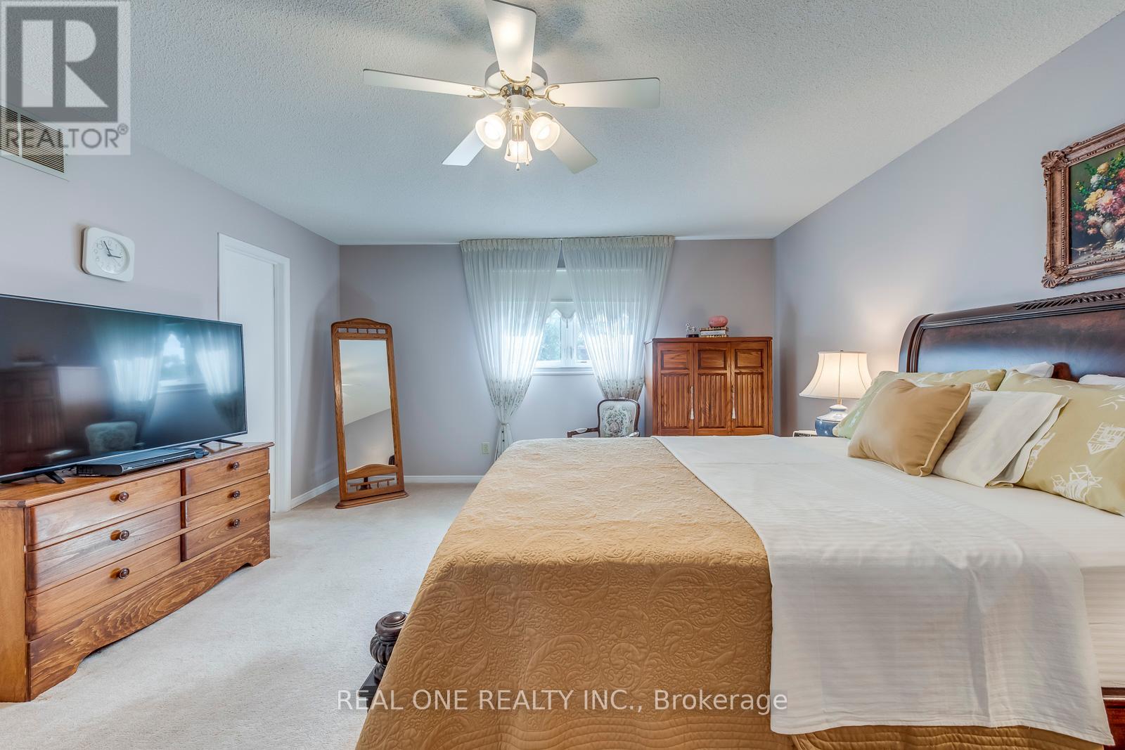 2082 Laurelwood Drive, Oakville (Wc Wedgewood Creek), Ontario  L6H 4S7 - Photo 32 - W12405827