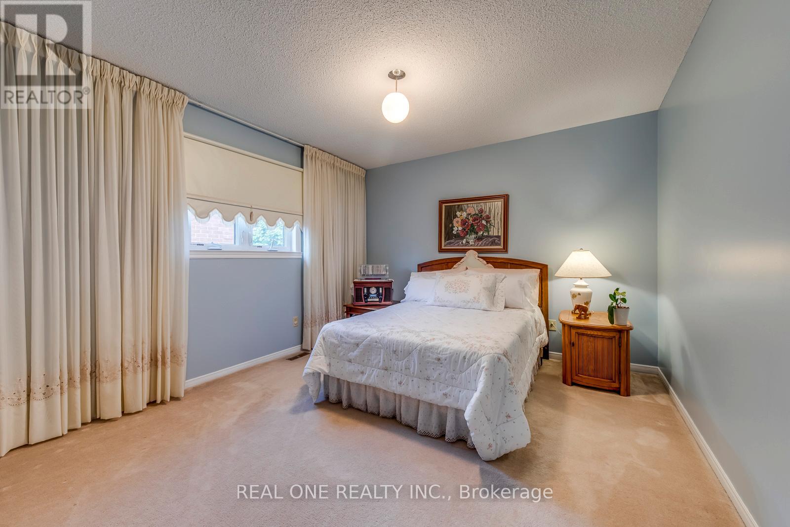 2082 Laurelwood Drive, Oakville (Wc Wedgewood Creek), Ontario  L6H 4S7 - Photo 39 - W12405827