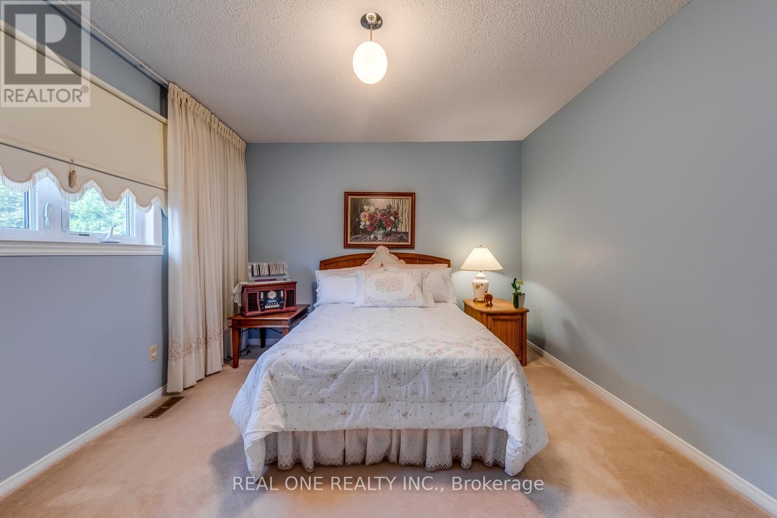 2082 Laurelwood Drive, Oakville (Wc Wedgewood Creek), Ontario  L6H 4S7 - Photo 40 - W12405827