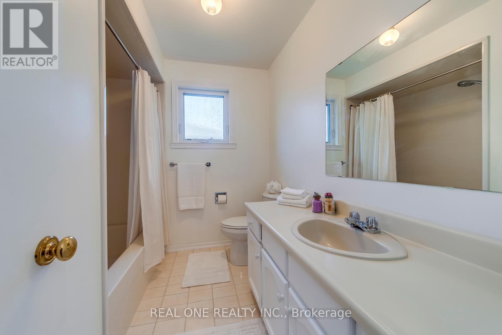 2082 Laurelwood Drive, Oakville (Wc Wedgewood Creek), Ontario  L6H 4S7 - Photo 41 - W12405827
