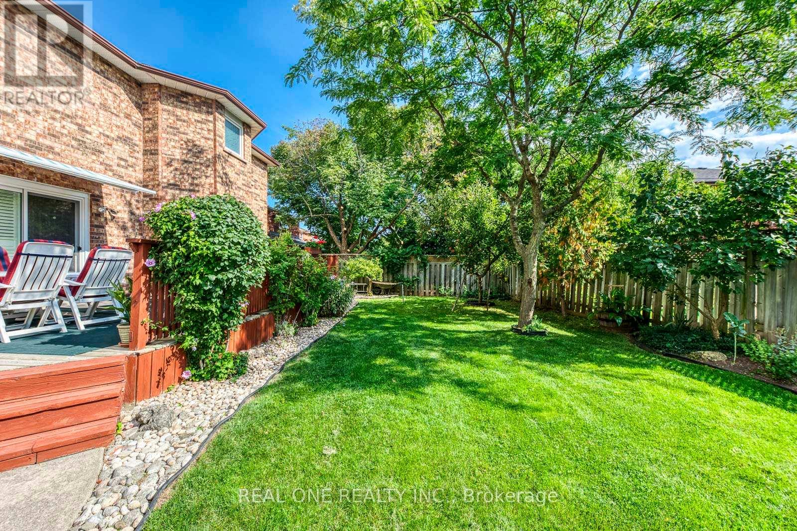 2082 Laurelwood Drive, Oakville (Wc Wedgewood Creek), Ontario  L6H 4S7 - Photo 47 - W12405827