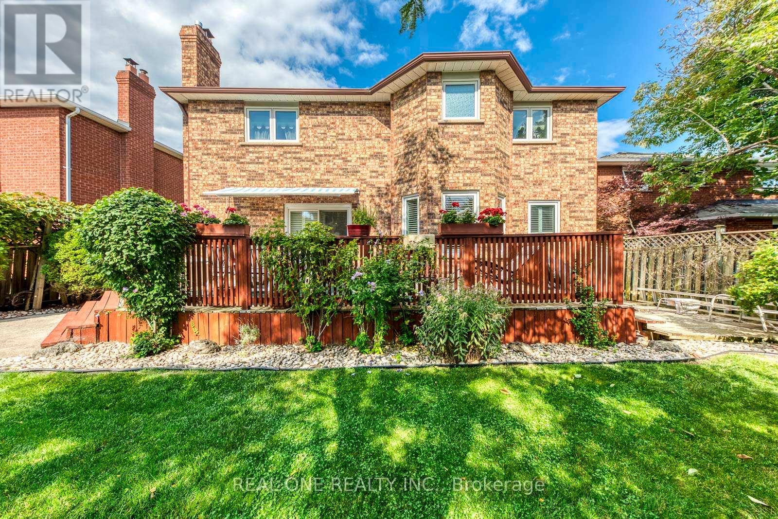 2082 Laurelwood Drive, Oakville (Wc Wedgewood Creek), Ontario  L6H 4S7 - Photo 48 - W12405827