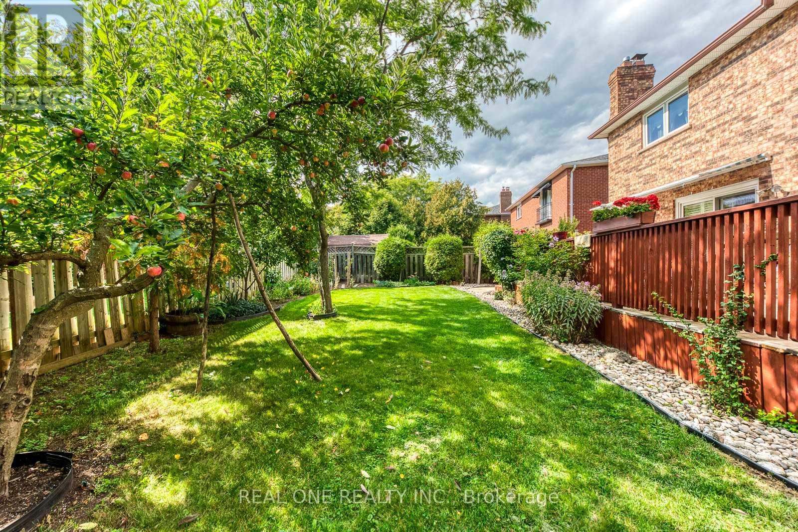 2082 Laurelwood Drive, Oakville (Wc Wedgewood Creek), Ontario  L6H 4S7 - Photo 49 - W12405827