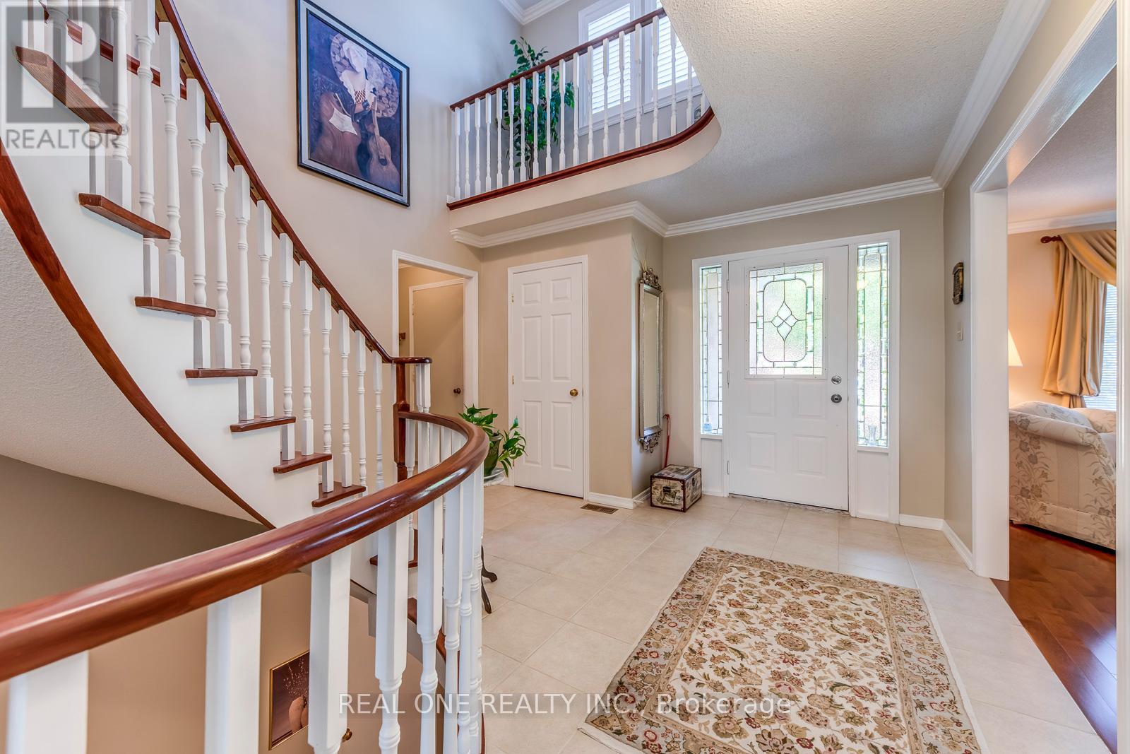 2082 Laurelwood Drive, Oakville (Wc Wedgewood Creek), Ontario  L6H 4S7 - Photo 6 - W12405827