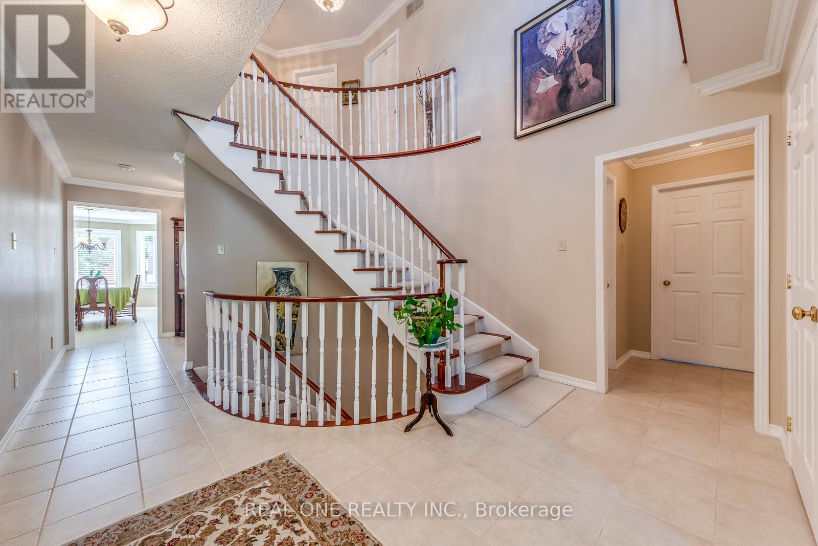 2082 Laurelwood Drive, Oakville (Wc Wedgewood Creek), Ontario  L6H 4S7 - Photo 7 - W12405827