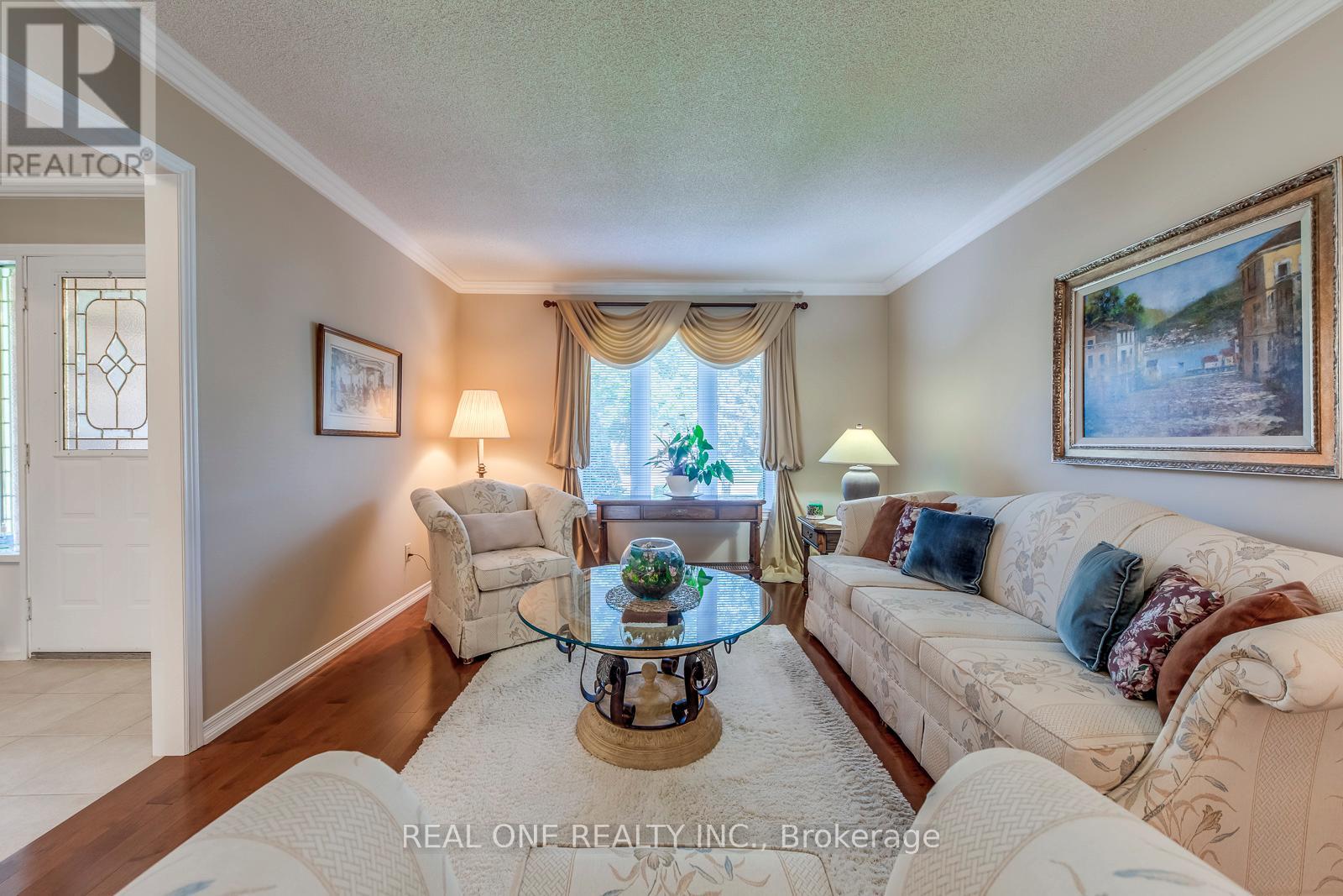 2082 Laurelwood Drive, Oakville (Wc Wedgewood Creek), Ontario  L6H 4S7 - Photo 8 - W12405827