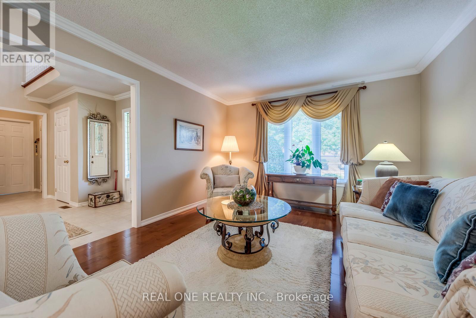 2082 Laurelwood Drive, Oakville (Wc Wedgewood Creek), Ontario  L6H 4S7 - Photo 9 - W12405827