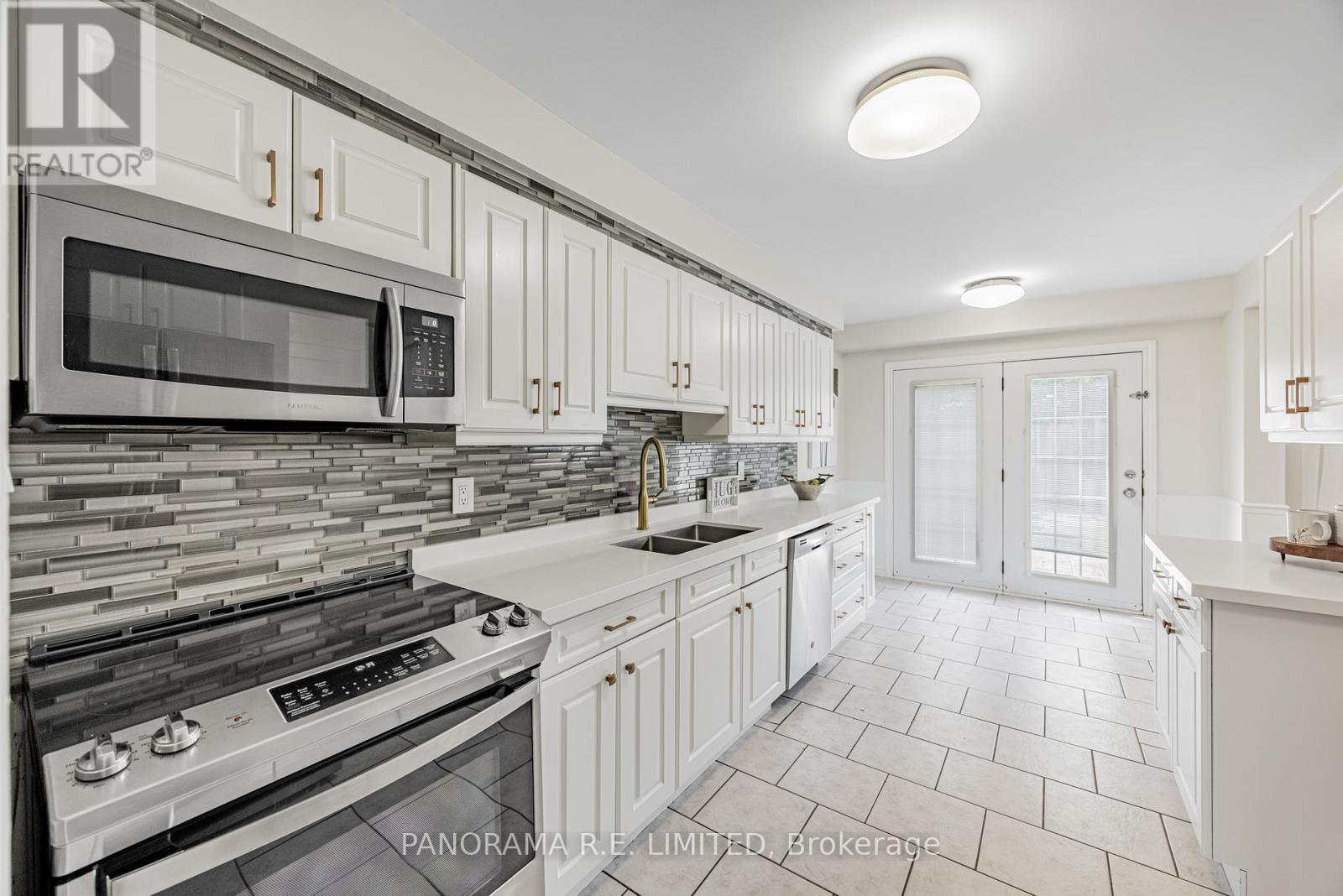 2915 Bramshaw Gardens, Mississauga, Ontario L5N 1S2 - Photo 10 - W12405832