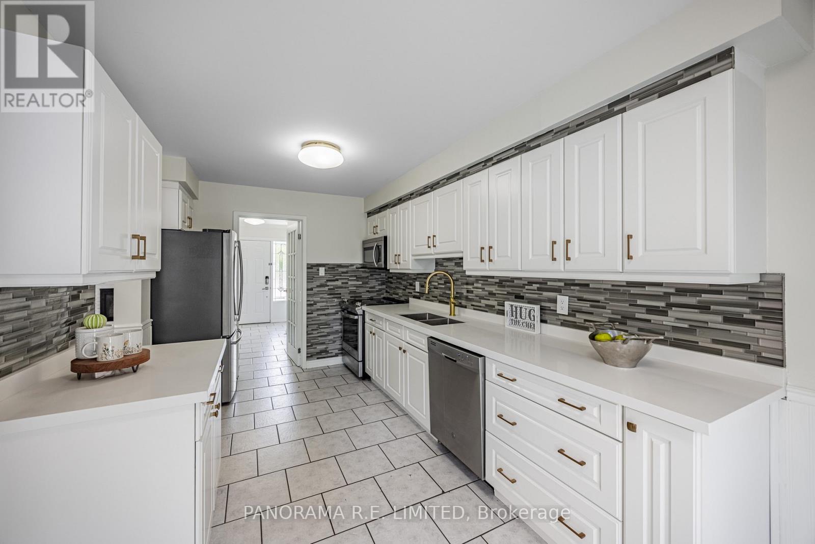 2915 Bramshaw Gardens, Mississauga, Ontario L5N 1S2 - Photo 11 - W12405832