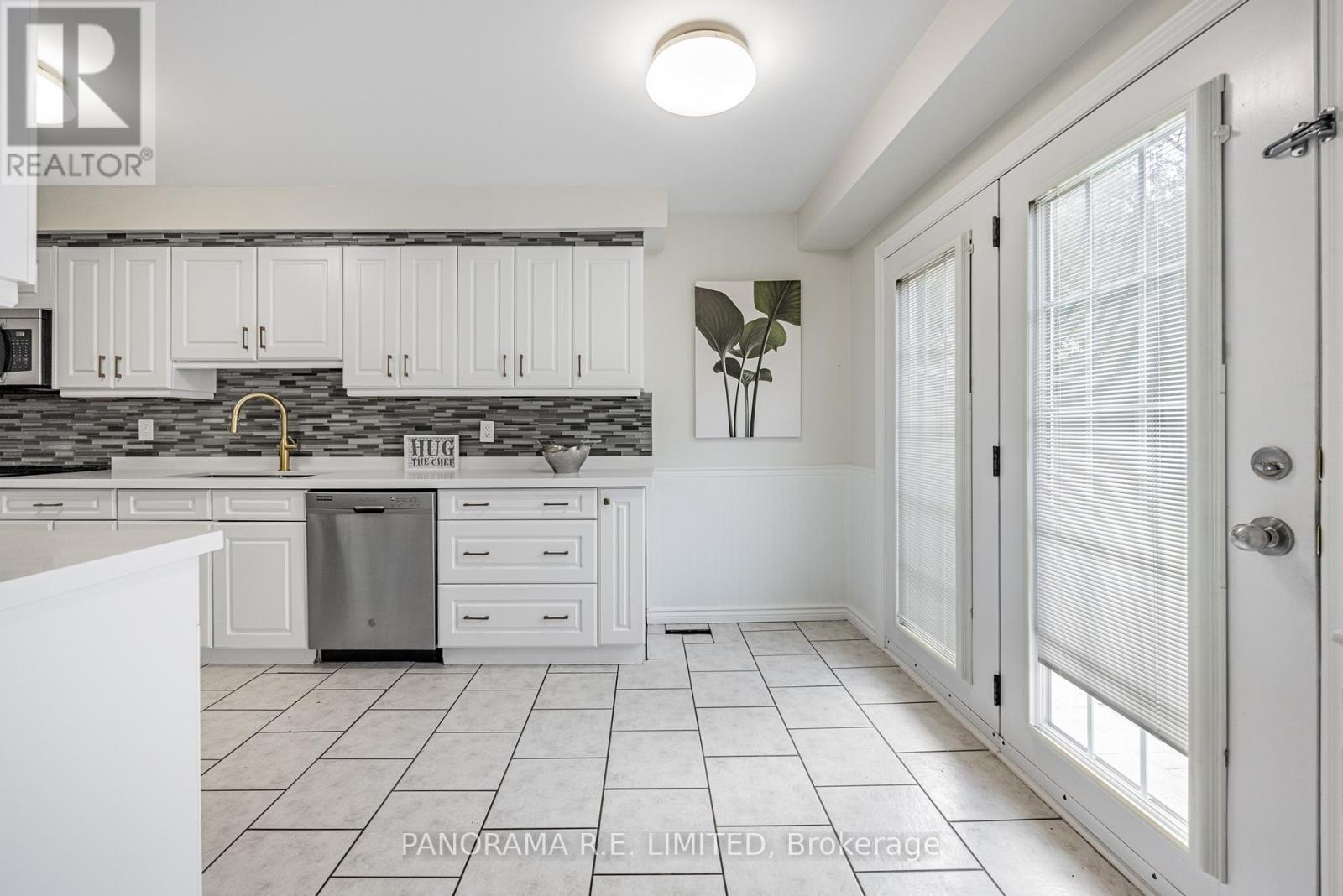 2915 Bramshaw Gardens, Mississauga, Ontario L5N 1S2 - Photo 12 - W12405832