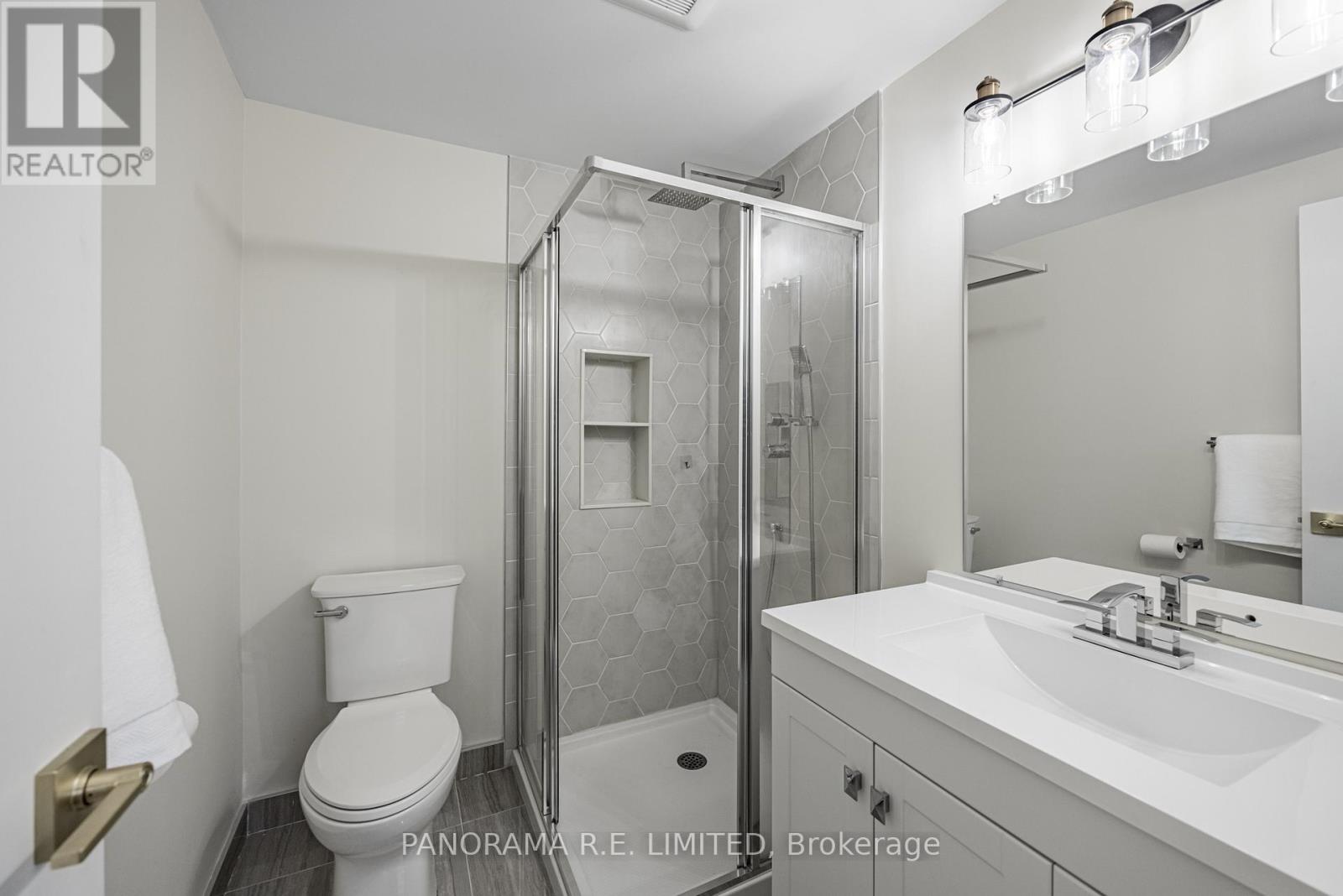 2915 Bramshaw Gardens, Mississauga, Ontario L5N 1S2 - Photo 19 - W12405832