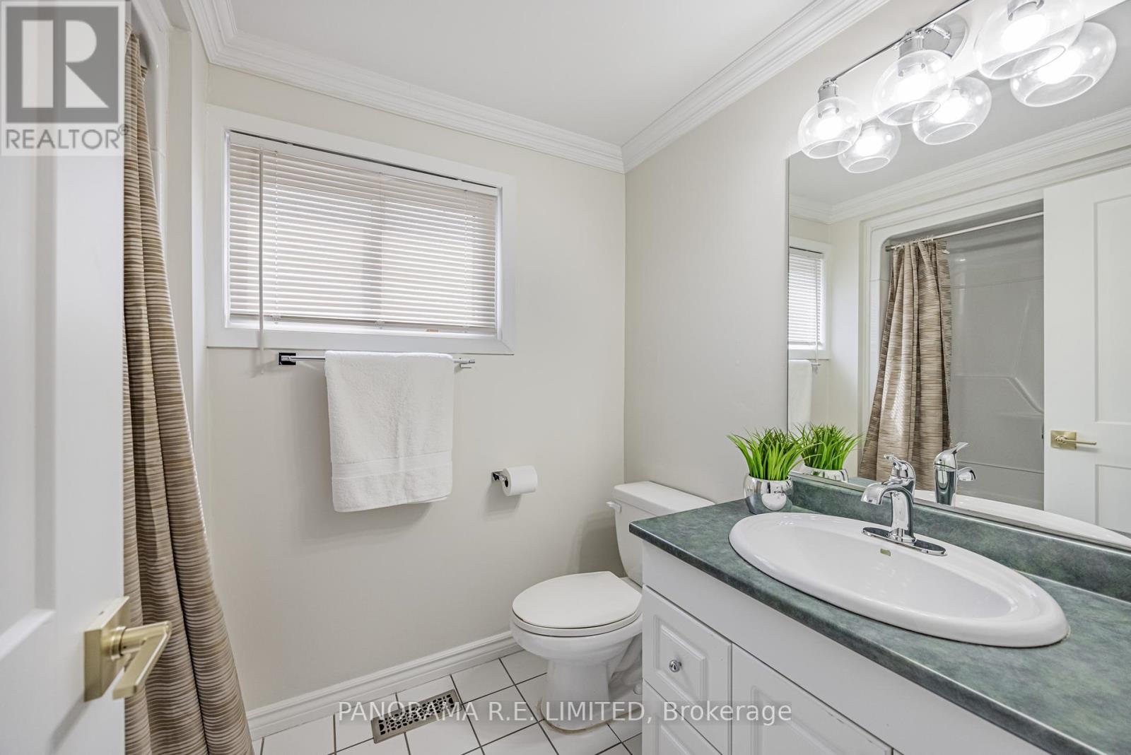 2915 Bramshaw Gardens, Mississauga, Ontario L5N 1S2 - Photo 22 - W12405832