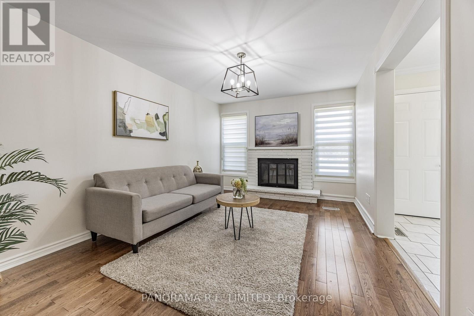 2915 Bramshaw Gardens, Mississauga, Ontario L5N 1S2 - Photo 3 - W12405832