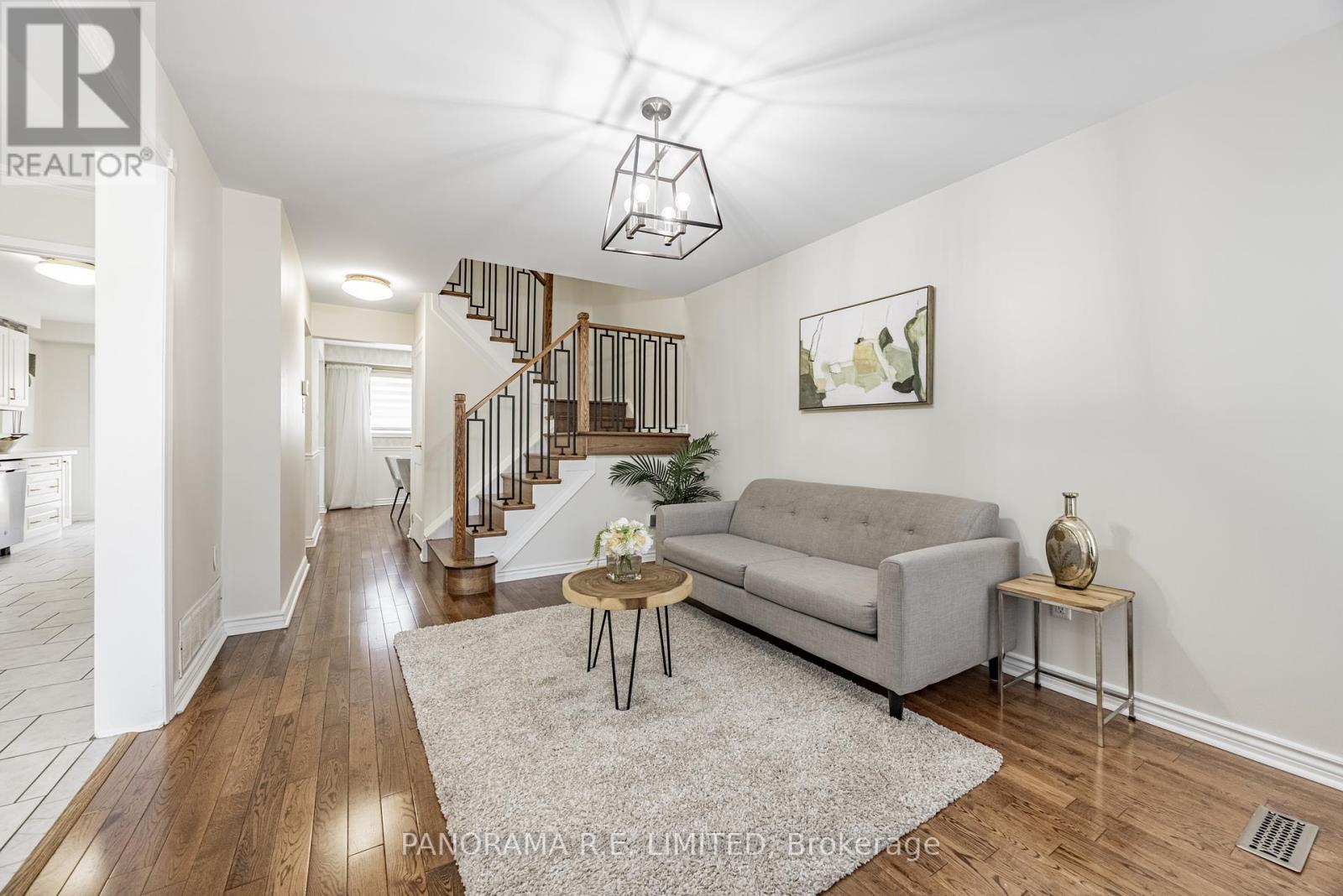 2915 Bramshaw Gardens, Mississauga, Ontario L5N 1S2 - Photo 5 - W12405832