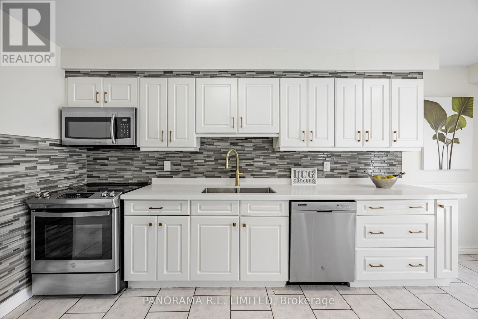 2915 Bramshaw Gardens, Mississauga, Ontario L5N 1S2 - Photo 9 - W12405832