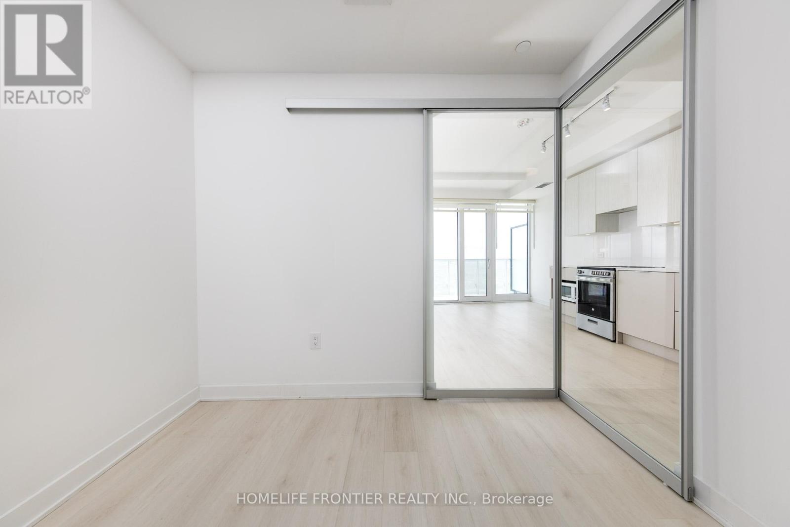 2807 - 3900 Confederation Parkway, Mississauga, Ontario  L5B 0M3 - Photo 10 - W12405835