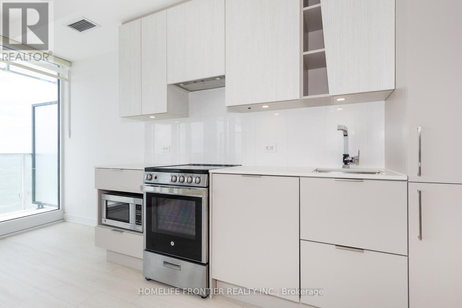 2807 - 3900 Confederation Parkway, Mississauga, Ontario  L5B 0M3 - Photo 14 - W12405835