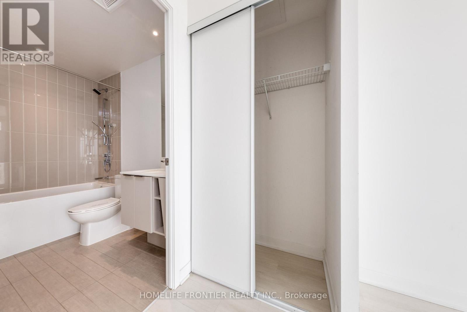 2807 - 3900 Confederation Parkway, Mississauga, Ontario  L5B 0M3 - Photo 21 - W12405835