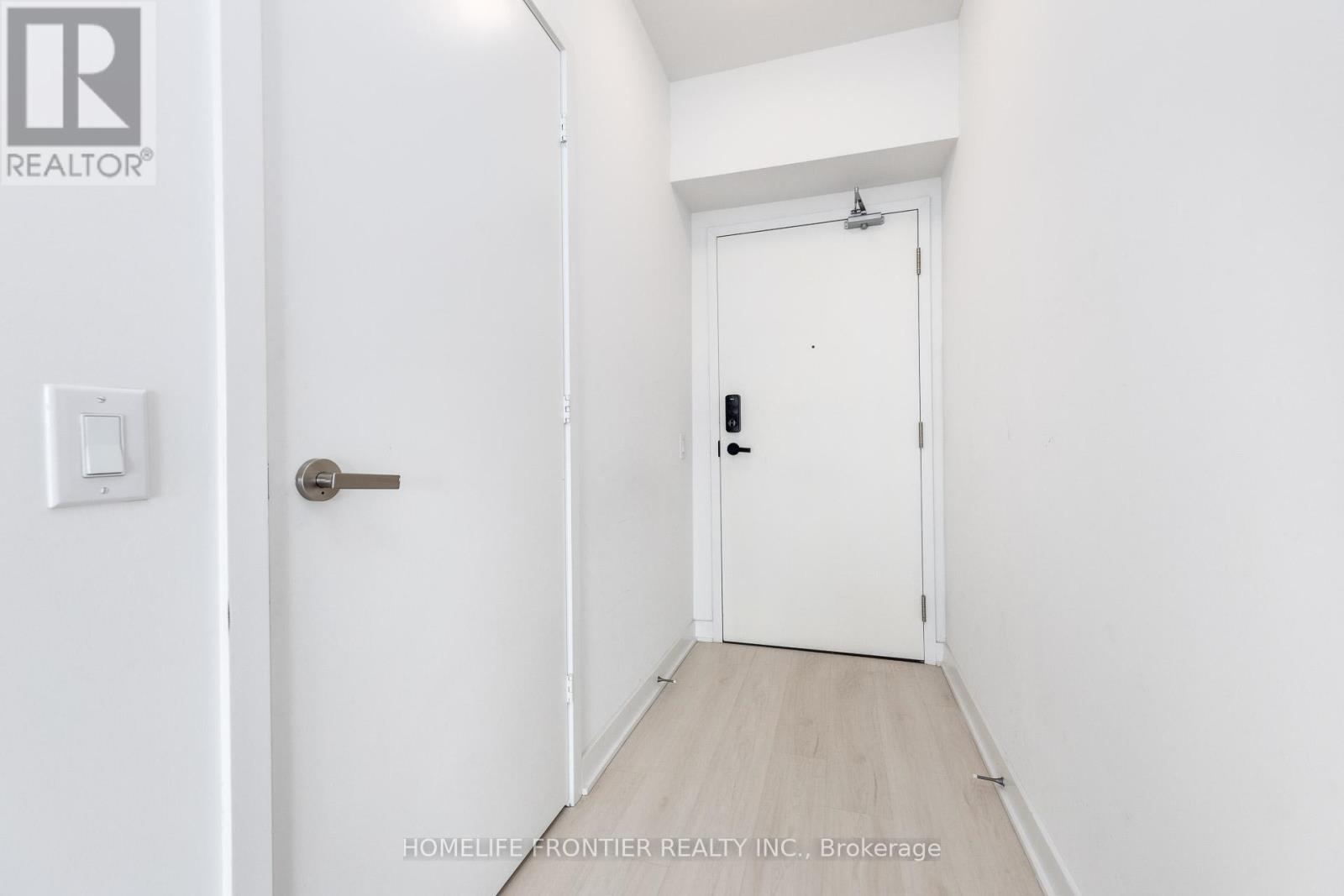2807 - 3900 Confederation Parkway, Mississauga, Ontario  L5B 0M3 - Photo 3 - W12405835
