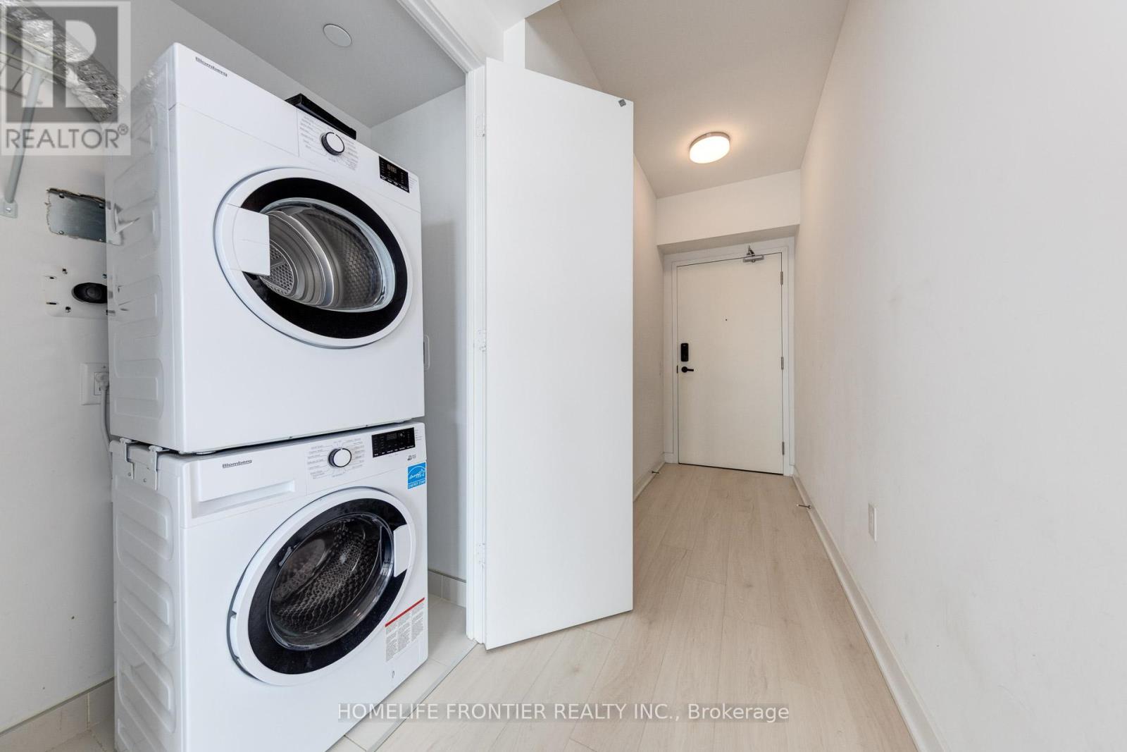 2807 - 3900 Confederation Parkway, Mississauga, Ontario  L5B 0M3 - Photo 6 - W12405835