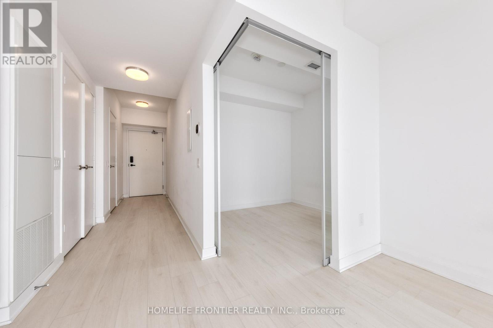 2807 - 3900 Confederation Parkway, Mississauga, Ontario  L5B 0M3 - Photo 7 - W12405835