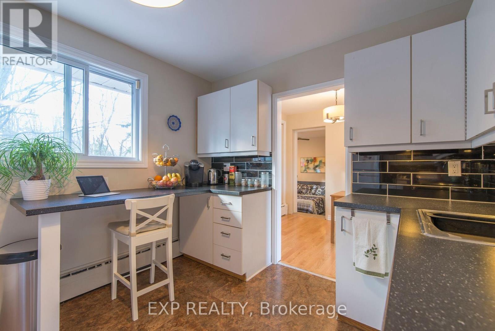 1240 Adirondack Drive, Ottawa, Ontario  K2C 2V3 - Photo 12 - X12405839