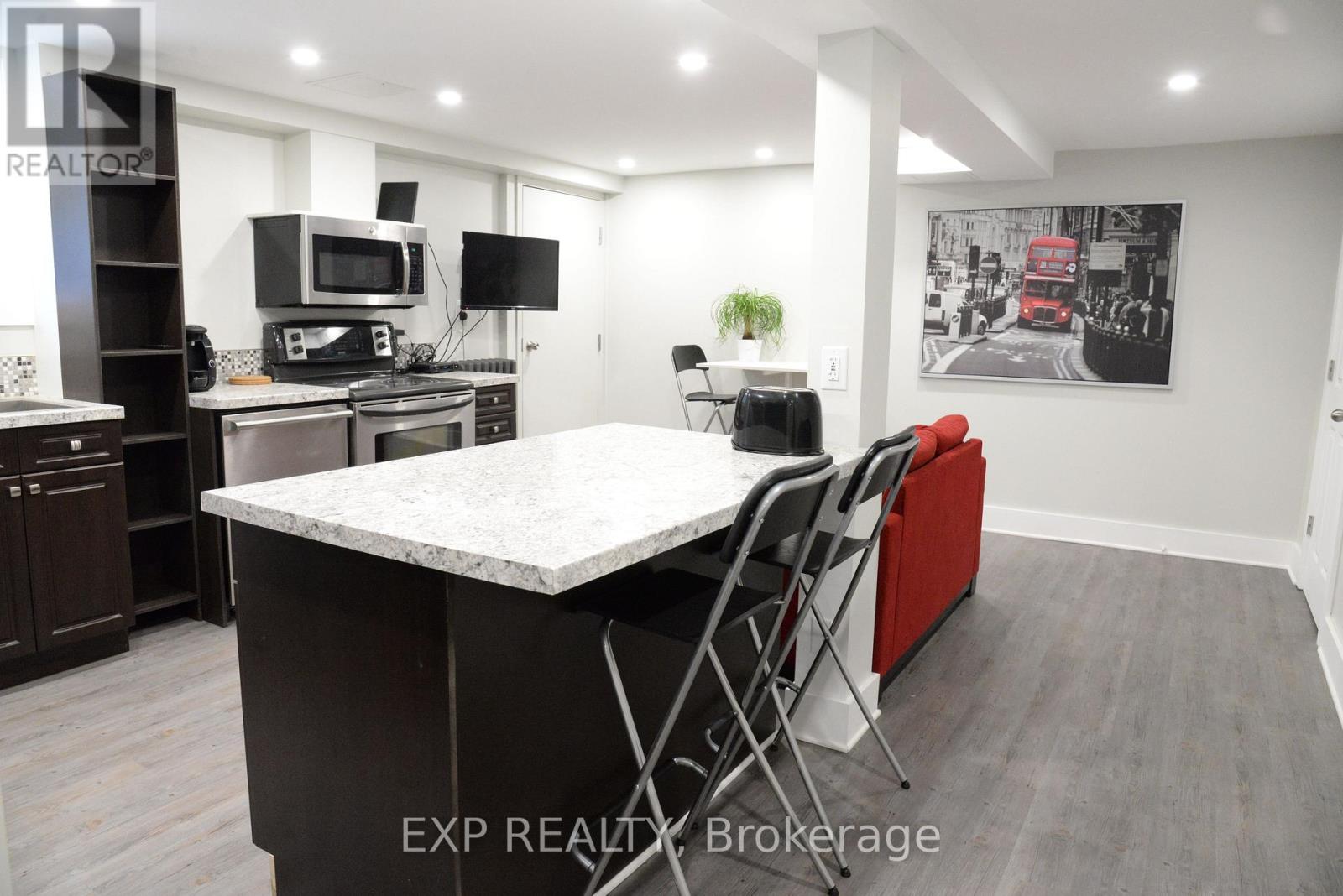 1240 Adirondack Drive, Ottawa, Ontario  K2C 2V3 - Photo 17 - X12405839