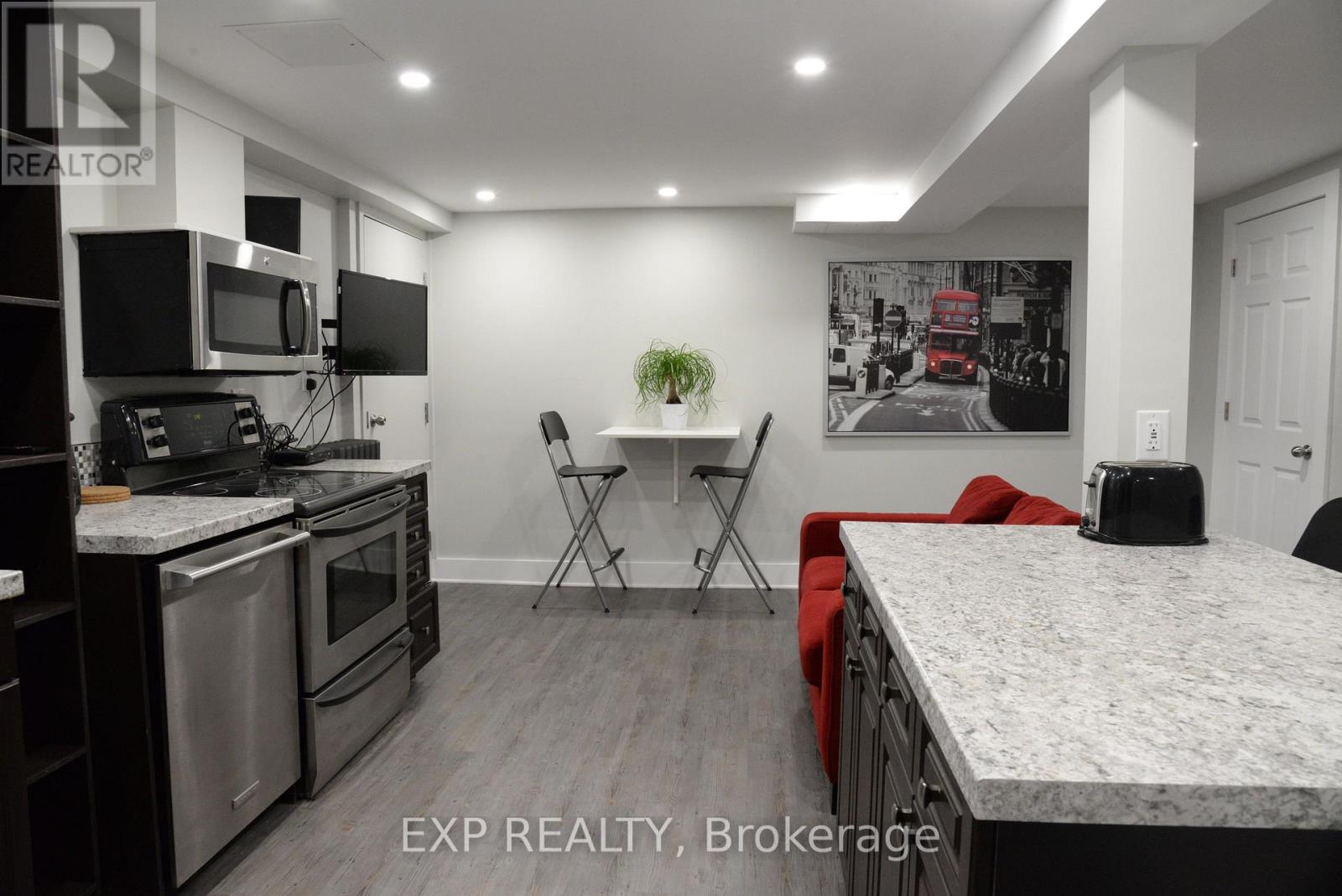 1240 Adirondack Drive, Ottawa, Ontario  K2C 2V3 - Photo 18 - X12405839