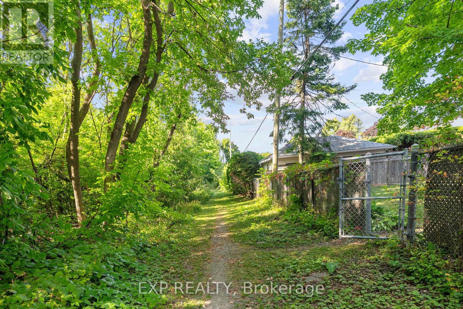 1240 Adirondack Drive, Ottawa, Ontario  K2C 2V3 - Photo 25 - X12405839
