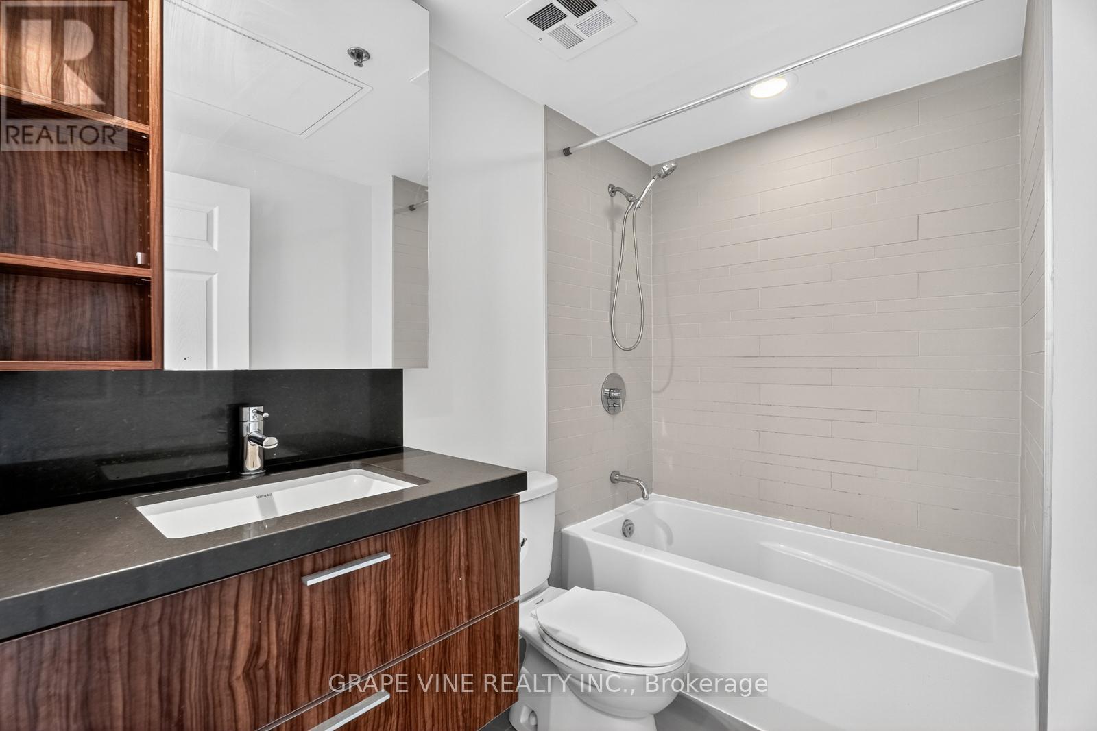750 - 340 Mcleod Street, Ottawa, Ontario  K2P 1A4 - Photo 14 - X12405864
