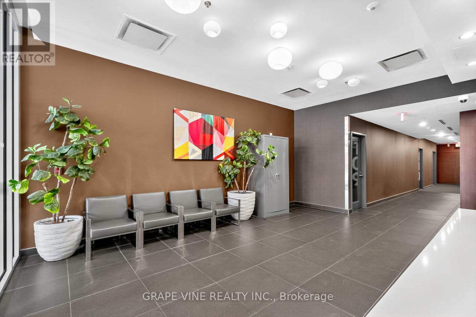 750 - 340 Mcleod Street, Ottawa, Ontario  K2P 1A4 - Photo 4 - X12405864