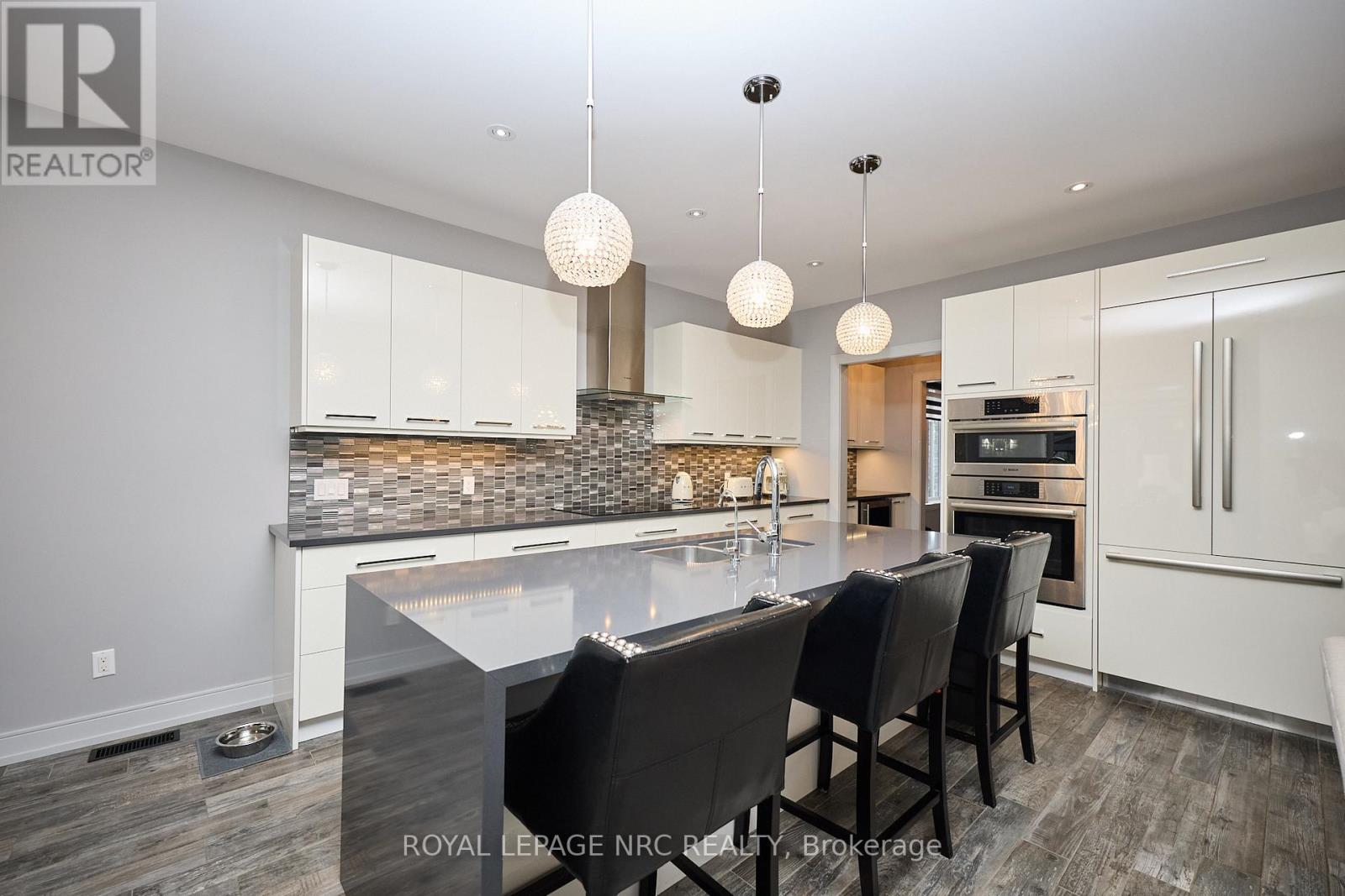 60 Rosewood Crescent, Pelham, Ontario  L0S 1E6 - Photo 13 - X12405846
