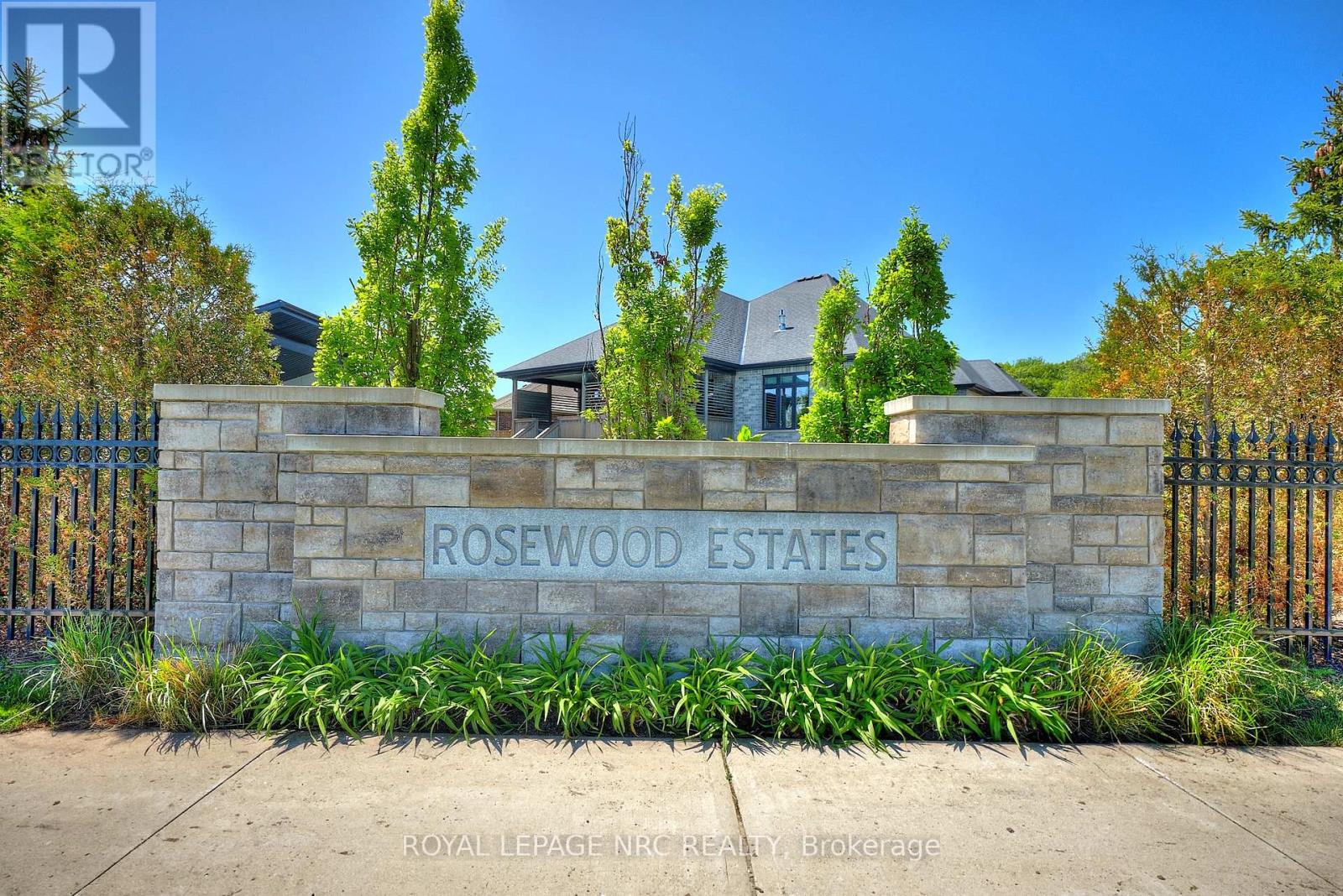 60 Rosewood Crescent, Pelham, Ontario  L0S 1E6 - Photo 3 - X12405846
