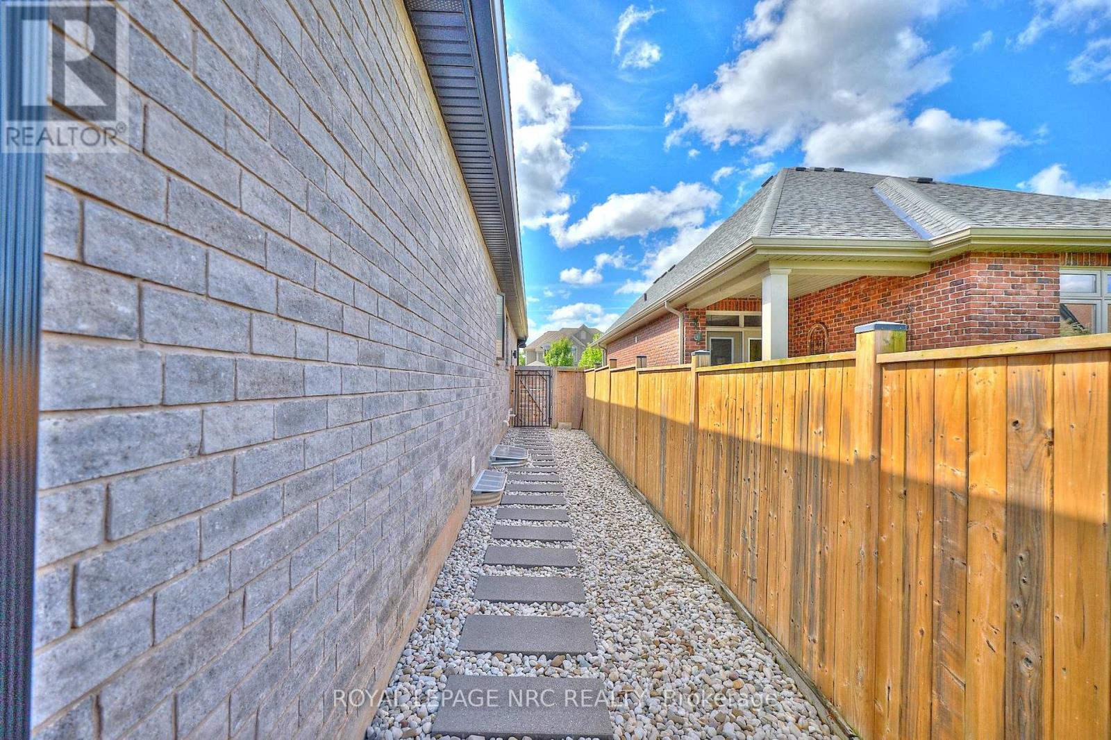 60 Rosewood Crescent, Pelham, Ontario  L0S 1E6 - Photo 45 - X12405846