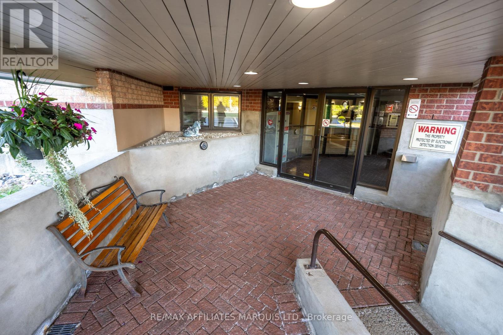 304 - 121 Water Street W, Cornwall, Ontario  K6J 5T8 - Photo 2 - X12405904