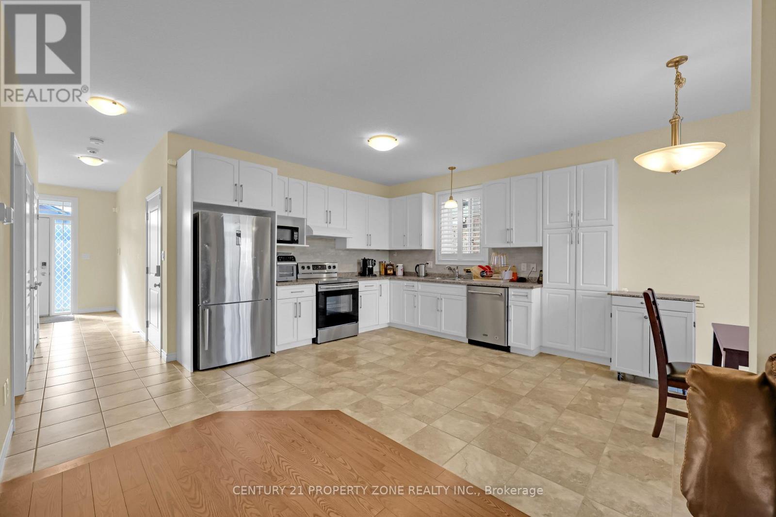 8 Chamberlain Avenue, Ingersoll, Ontario  N5C 3B3 - Photo 13 - X12363168