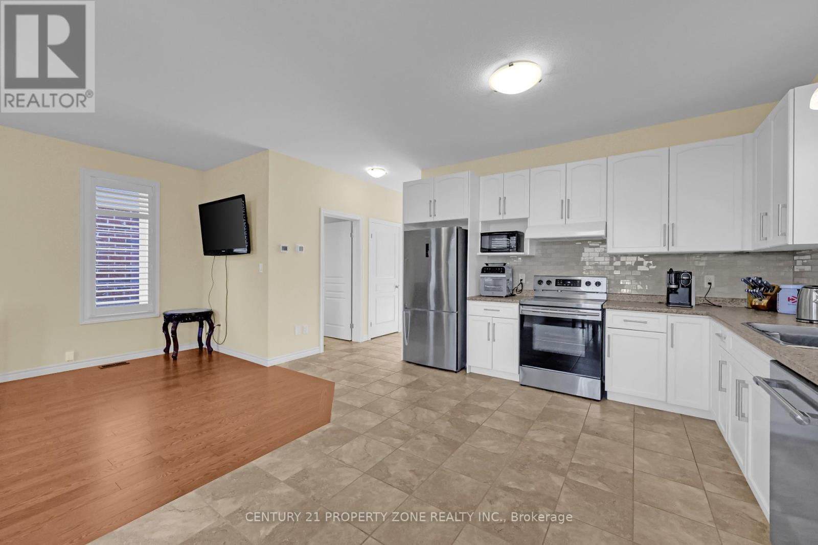 8 Chamberlain Avenue, Ingersoll, Ontario  N5C 3B3 - Photo 20 - X12363168