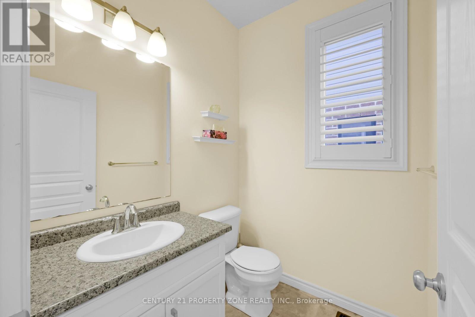8 Chamberlain Avenue, Ingersoll, Ontario  N5C 3B3 - Photo 8 - X12363168